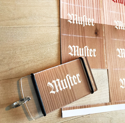 acrylglas-schluesselanhaenger  holzdesign